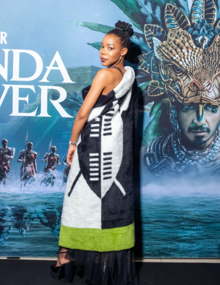 A Zyle Unity Throw worn as a draped piece at the Wakanda Forever premiere carpet, 2022.
